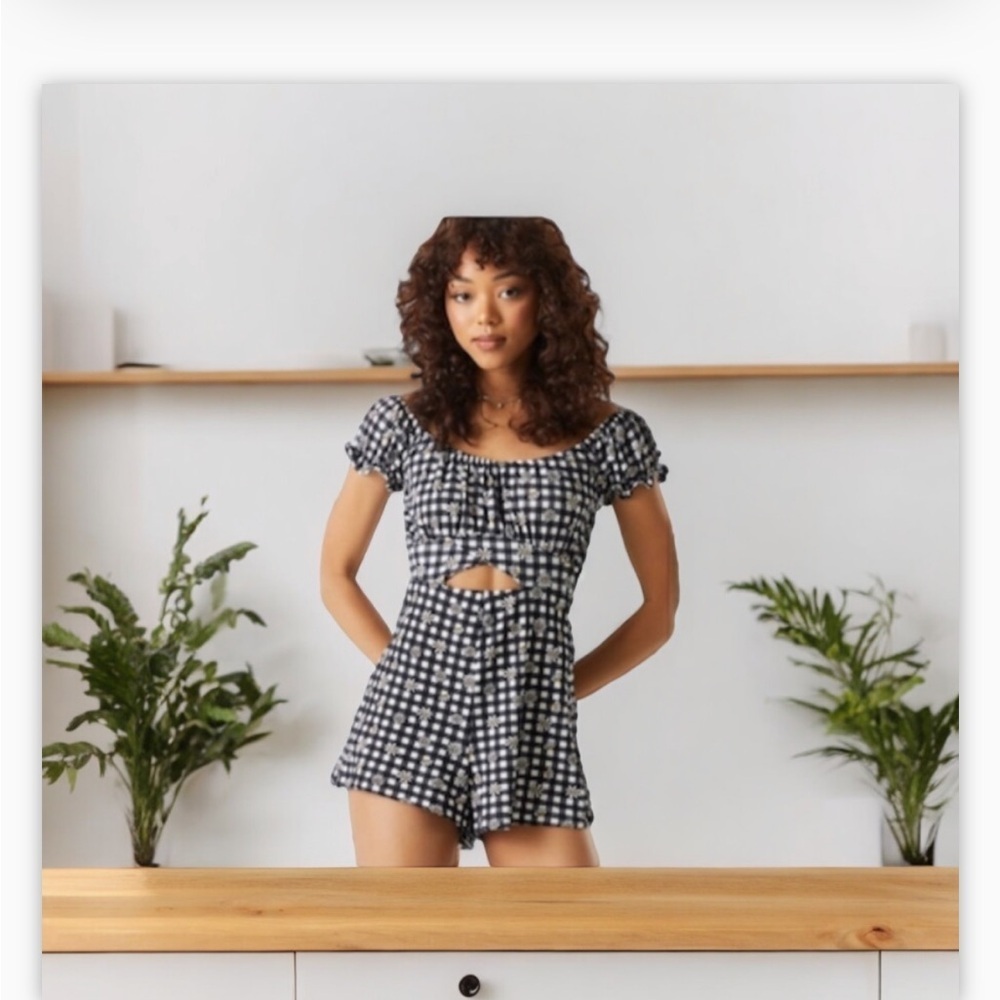 Gingham Cut-Out Milkmaid Romper Black and White -NWOT sz Lg - Picture 6 of 11